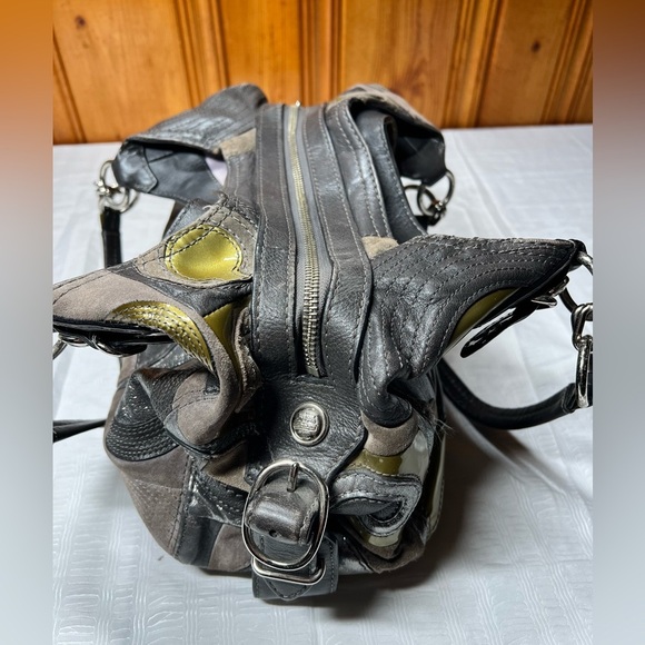 Coach C Gold and Silver Shoulder Bag with Sleek Design - Picture 6 of 8